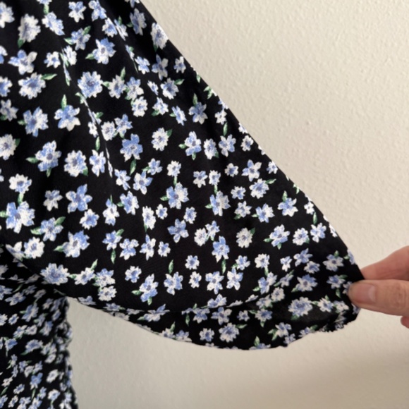 Live To Be Spoiled Ruched Bodycon Mini Dress S Black Floral - Picture 5 of 9